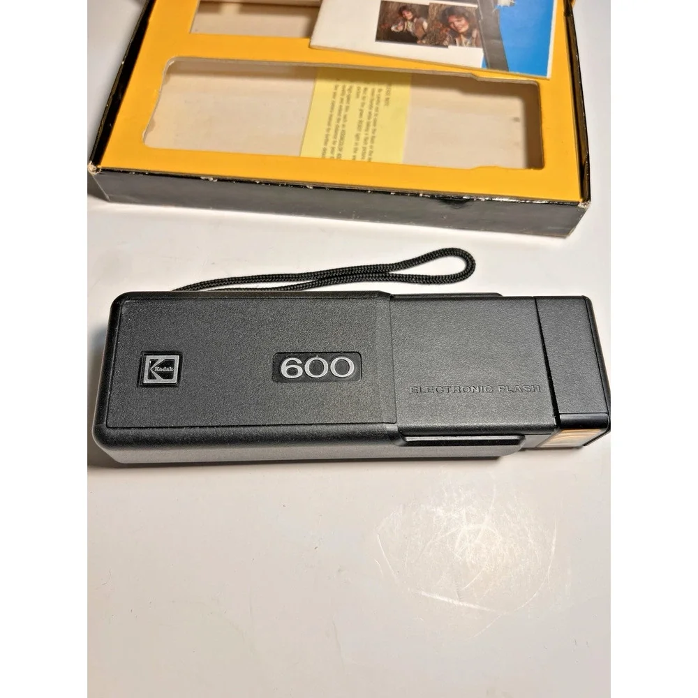 Kodak Tele-Ektralite 600 110 Film Camera Sensalite Flash w/ Box & Manual Untest